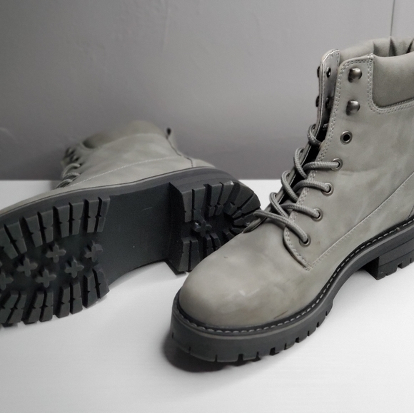 Gray, Cristen, combat boots - Picture 4 of 7